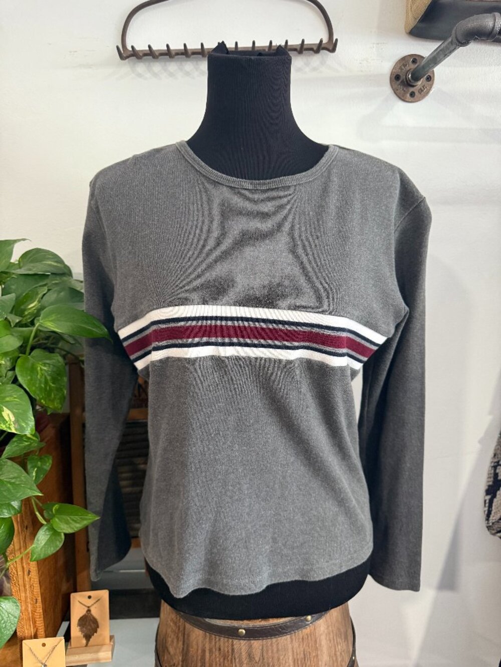 VTG EXPRESS BLEUS Long Sleeve Grey Knit Sweater w/ Stripe Detailing (LG)